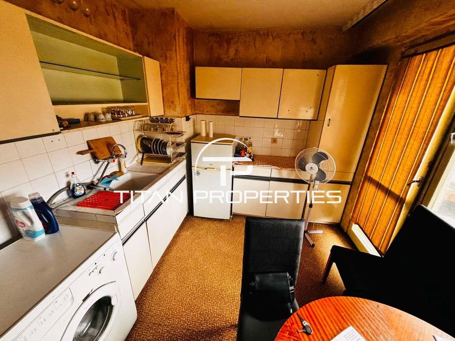 Дава се под наем Тристаен апартамент в Бургас, Изгрев - 87 кв.м за 348.84 € - Снимка #1