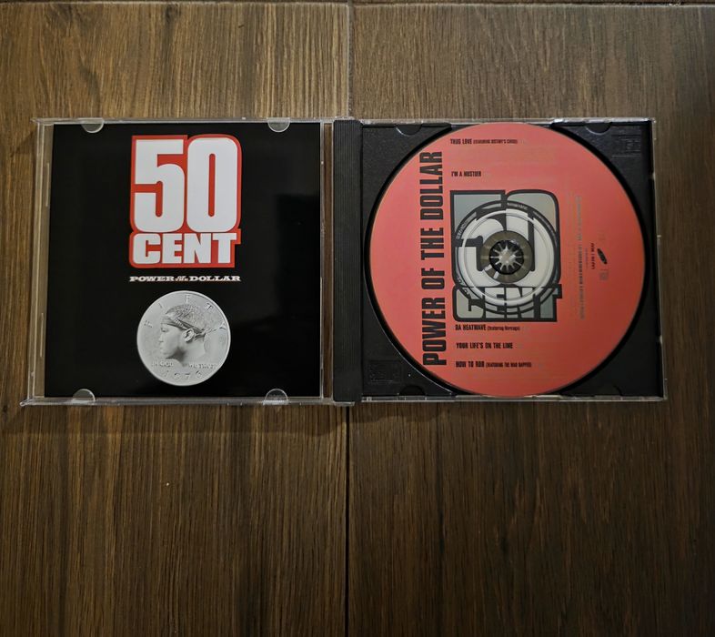 CD дискове на Pop Smoke и 50 cent