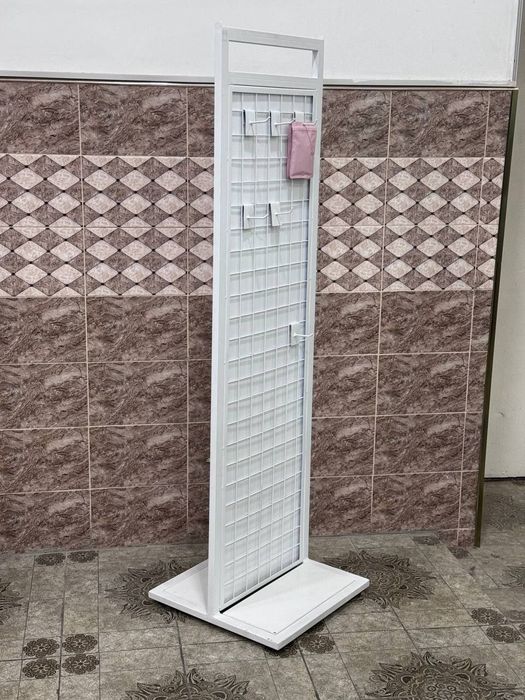 Вешалка, сетка для аксессуаров, стойка