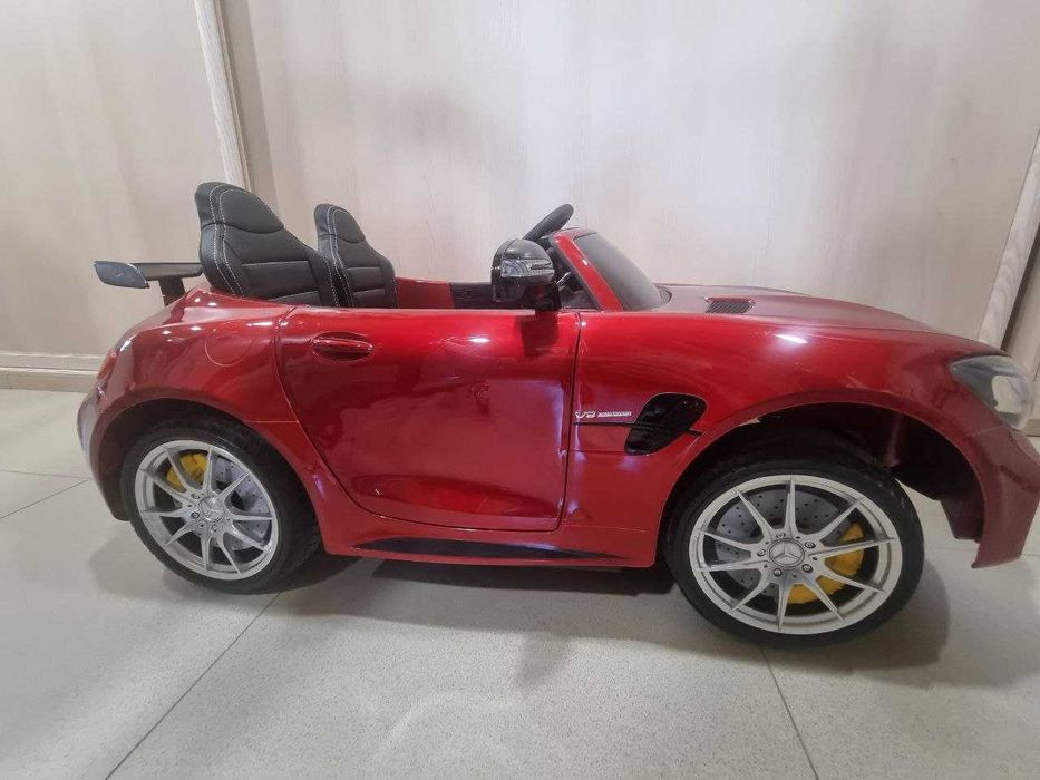 Машинка Mersedes Benz красная