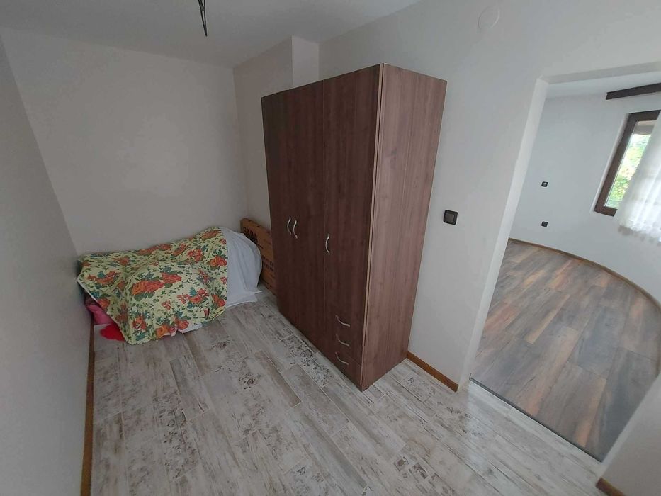 Триетажна къща, гр. Омуртаг