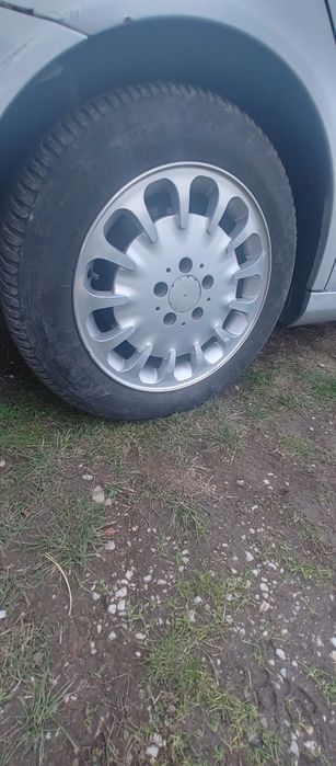 Джанти с гуми за Мерцедес Е класа.