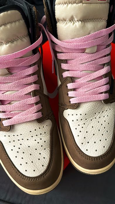 Jordan  x Travis Scott