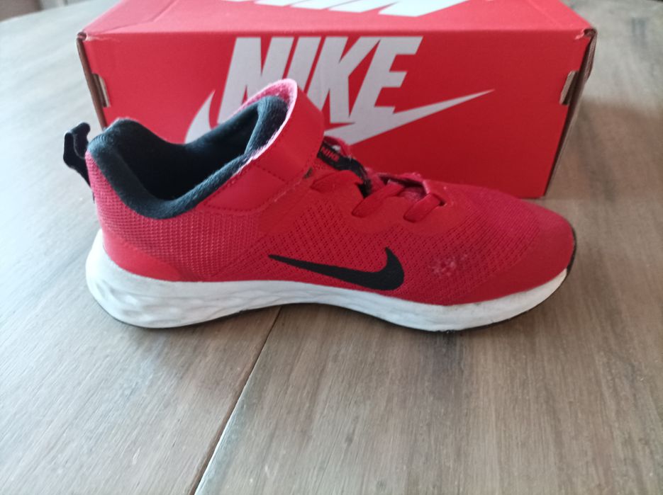 Nike - Олекотени обувки Revolution 6 NN за бягане