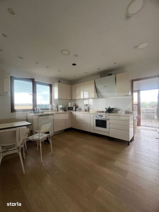 Casa cu 5 camere, 217 mp utili, 1396 mp teren, Cartierul Primaverii