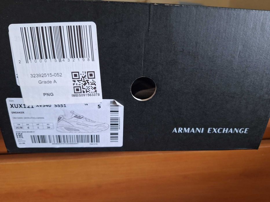 Продава маратонки Армани 39