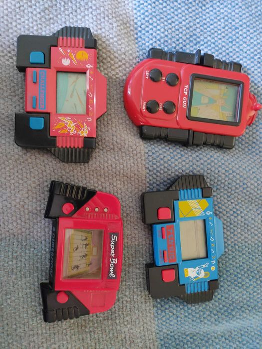 Джобна електронна игра от близкото минало, тенис