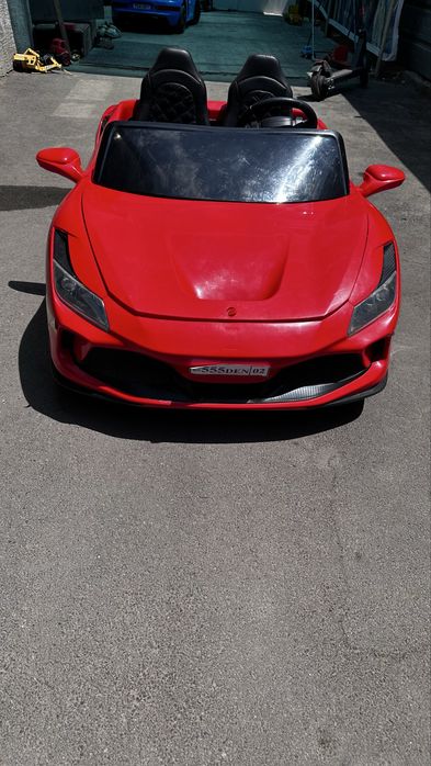 Продается машинка на пульте управления Ferrari