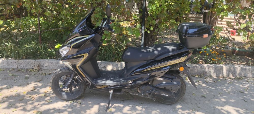 Срочно продаётся скутер на 150кубов