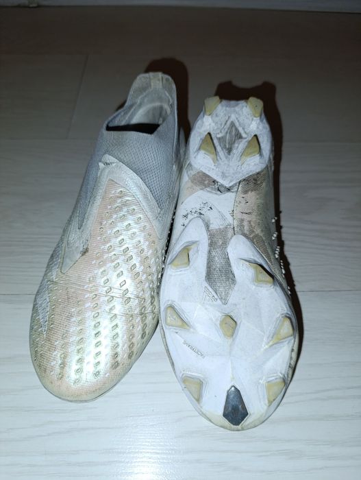 Детски футболни бутонки