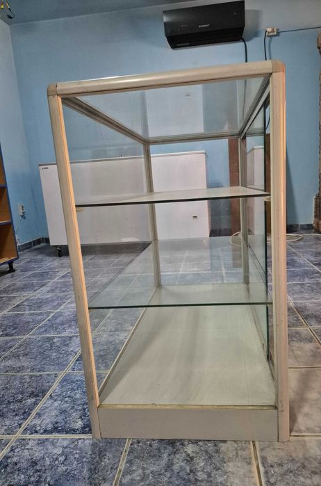 Mobilier  spațiu  comercial