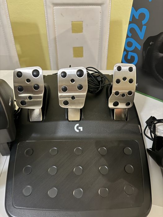 Logitech G923 PC / Xbox + shifter НОВИ