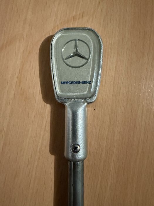 Mercedes флагшток