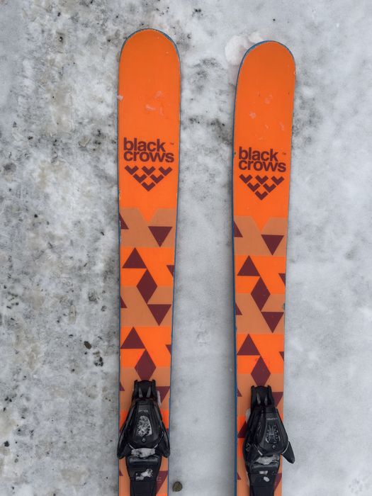 Skiuri black crows magnis 164,5