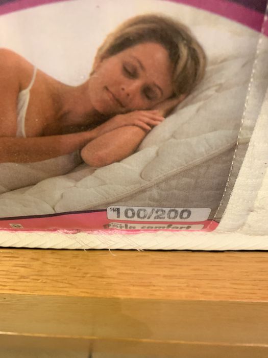 Легло с матрак и чекмеджета