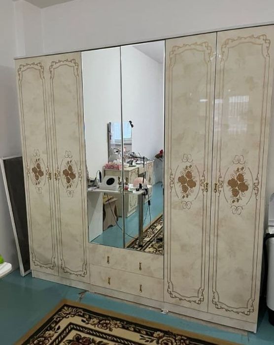 Спальный гарнитур