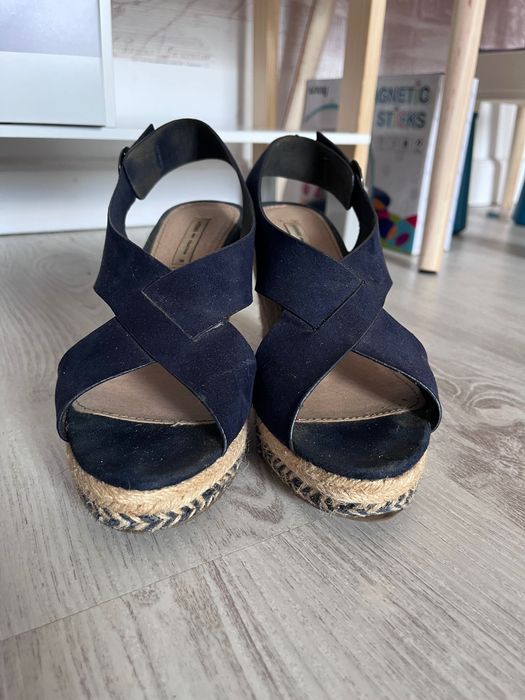 Sandale Oysho marimea 36 cu platforma, piele naturala