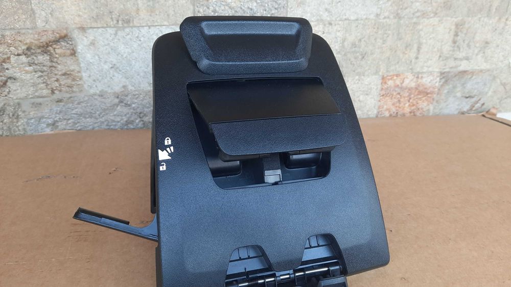 Ключалка предни врати / изолация за челно стъкло / държач таблет