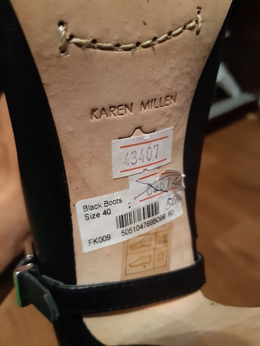 Продам новые женские сапоги