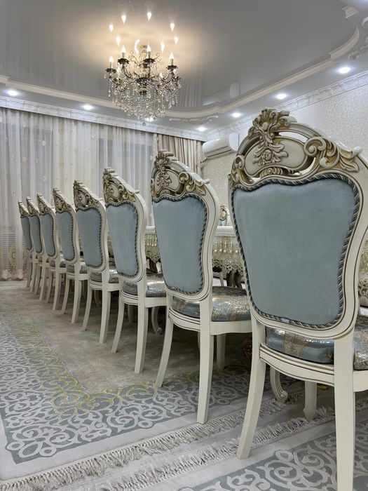 Стол со стулями