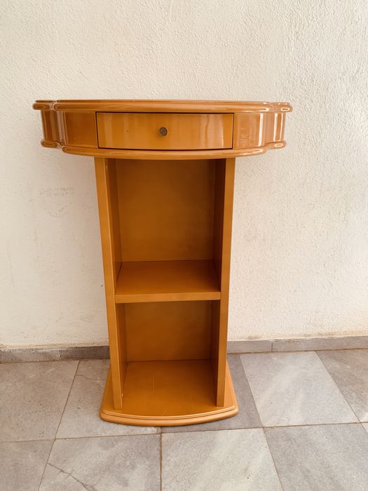 Италианска конзолна масичка