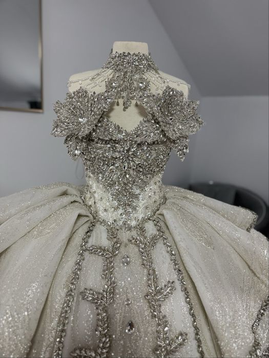 Vand rochie de mireasa