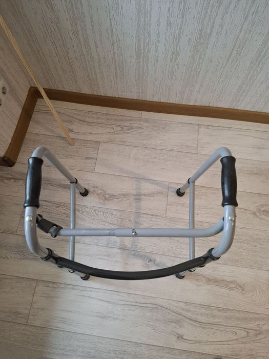 Ходунки для пожилых людей