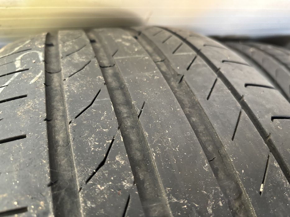 255/55 R 18 Continental