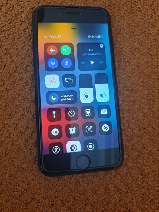 Продам Айфон 7