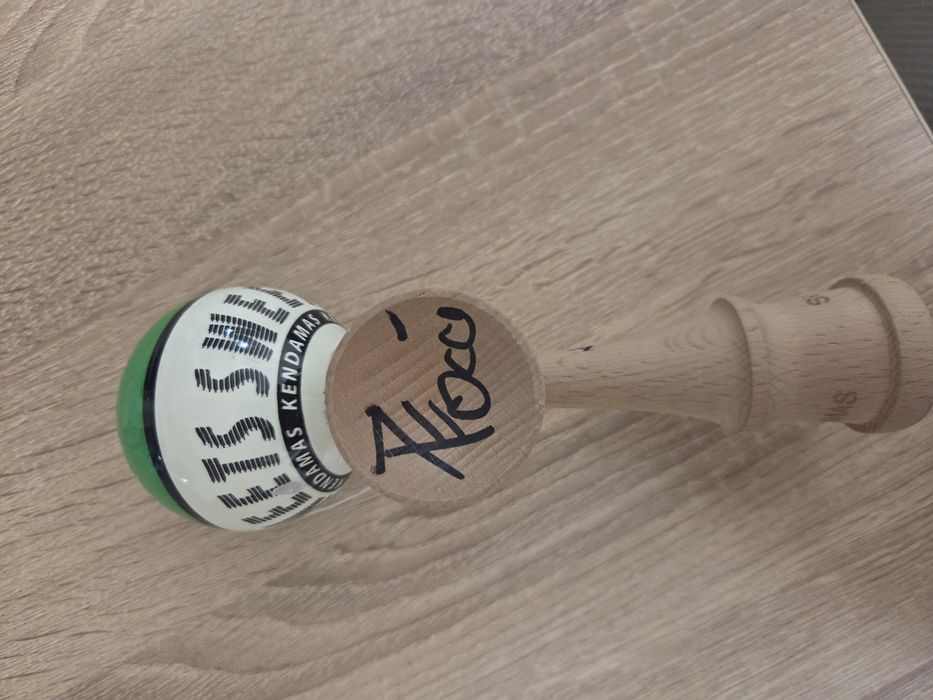 Kendama Sweets cu autografe
