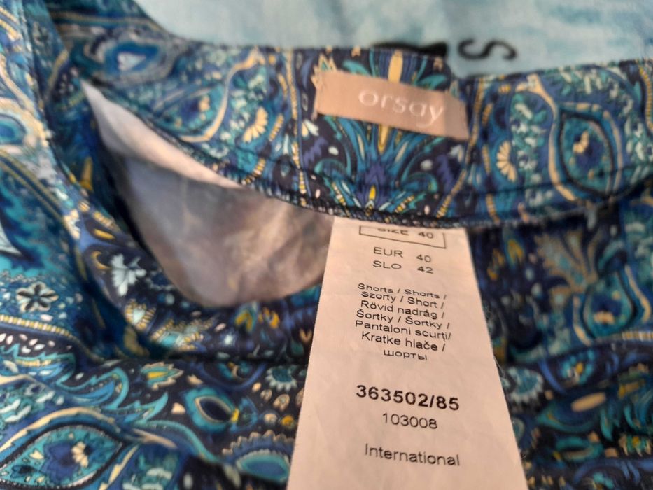 Pantaloni scurti bleu cu motive florale/mandala/ Orsay mas. L