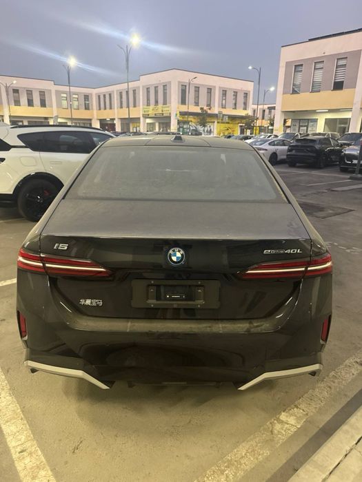 BMW i5 40L 2025 yil