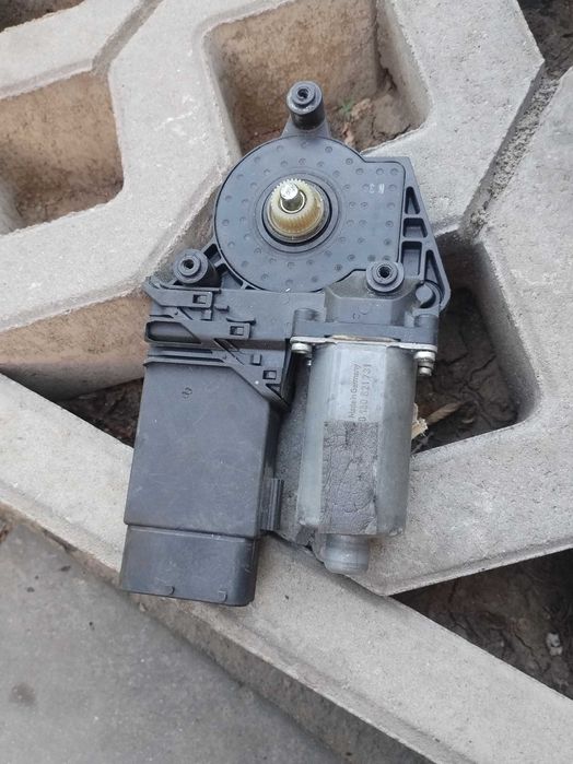 Modul  usa skoda octavia 1. 104411-302