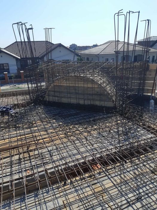 Construim case, duplexuri, blocuri la roșu