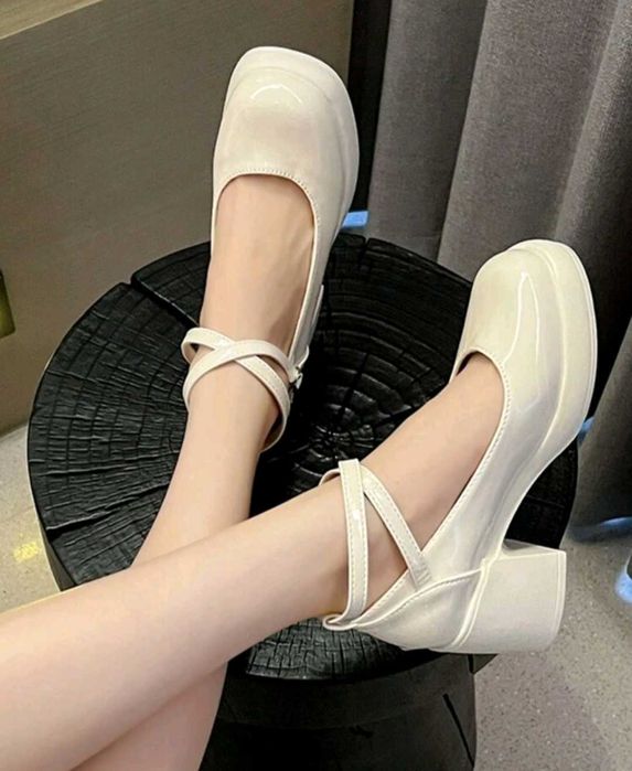 Дамски бежови обувки