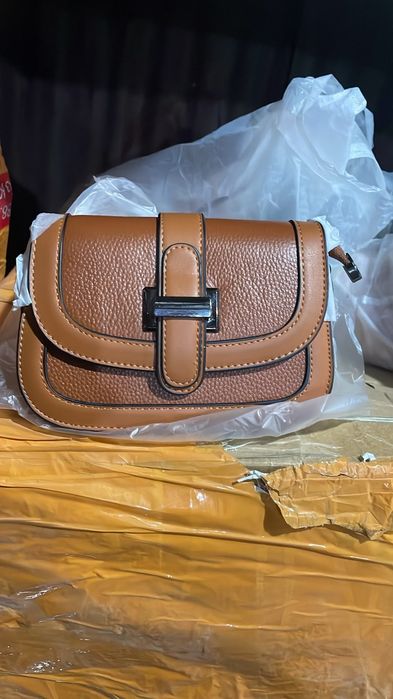 Продам женские сумки новые