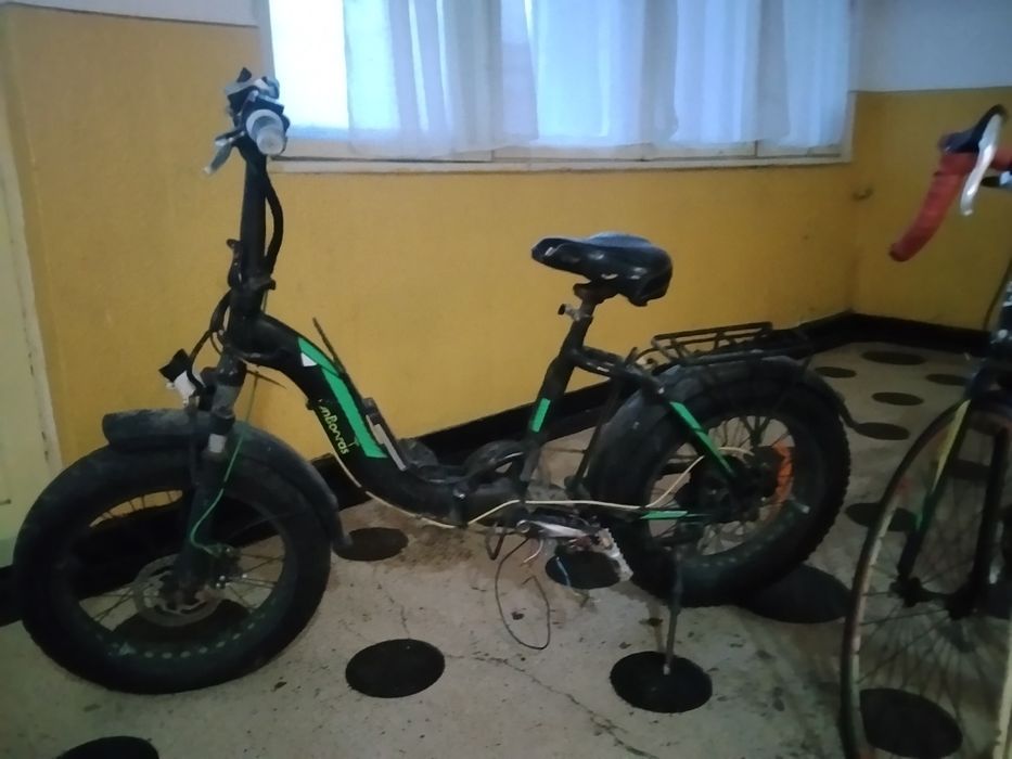 Bicicleta electrica care nu mai funcționează și are până pe fata