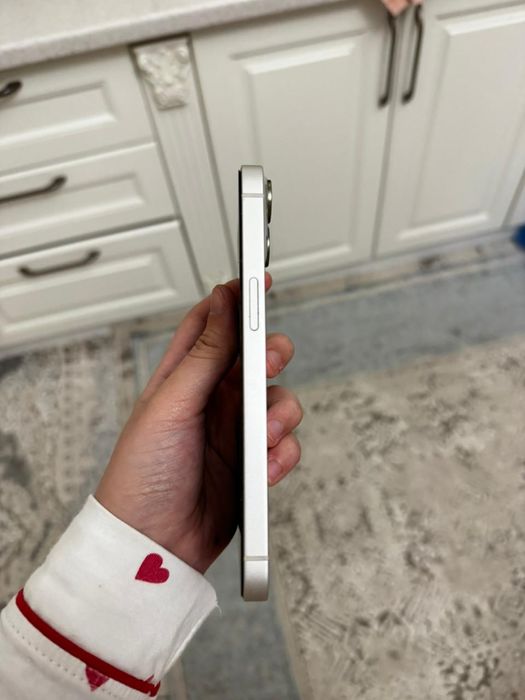 iPhone 13 128 гб белого цвета