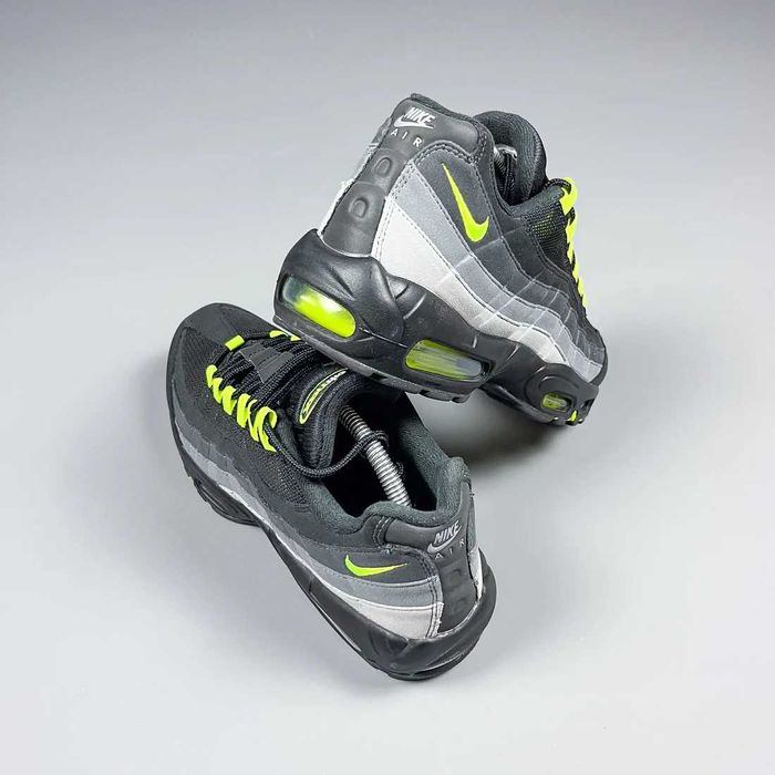 Обувки NIKE / Air Max 95 / Black and Neon + КУТИЯ