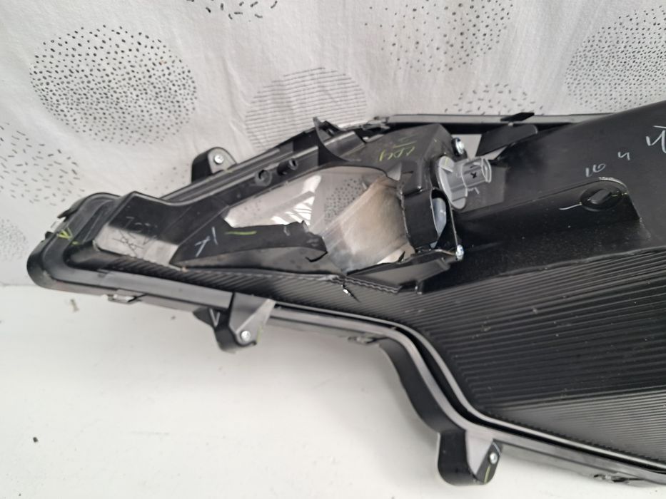 Фар Mitsubishi Spaсe star