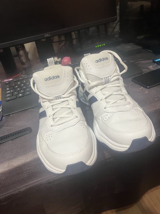 Бели маратонки лайфстайл-strutter