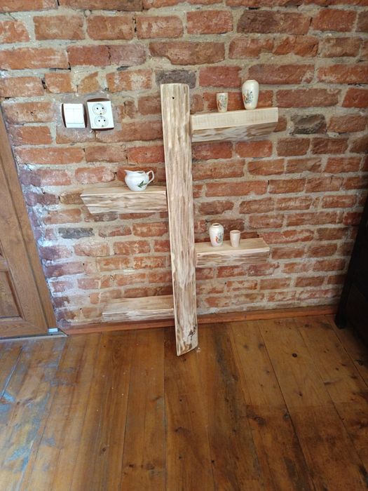 Etajera , rafturi artizanale.