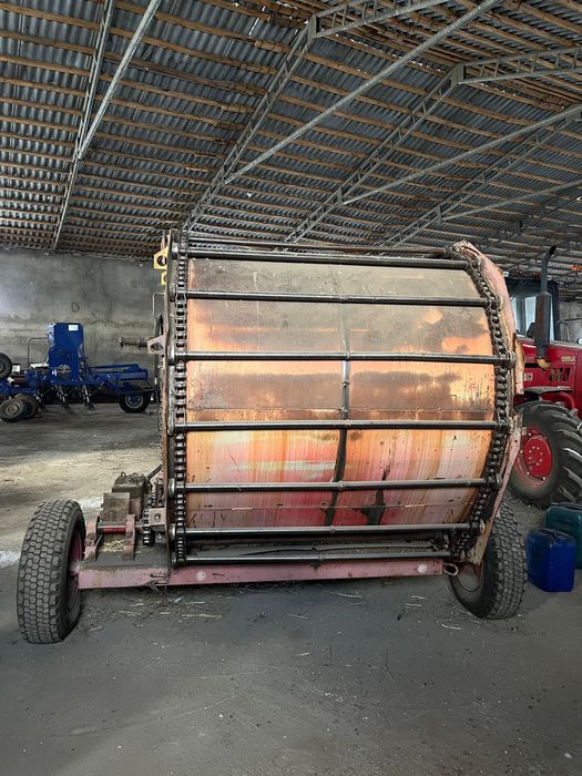 трактор и пресс