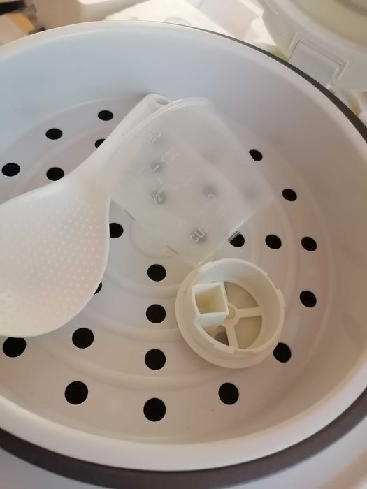 Мультиварка почти новая