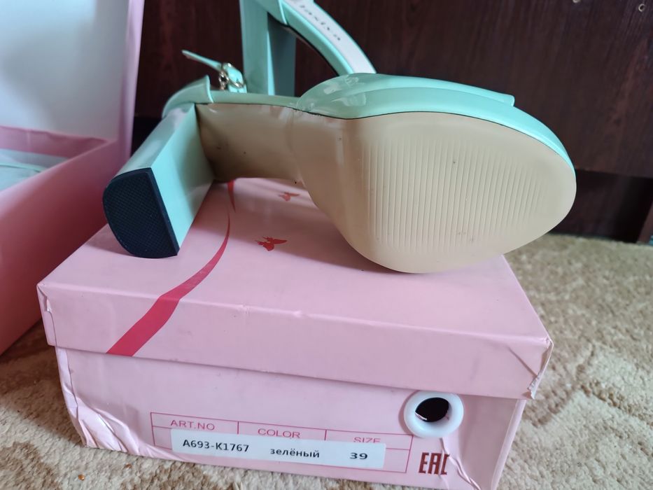 Продам новые классные туфли, босоножки