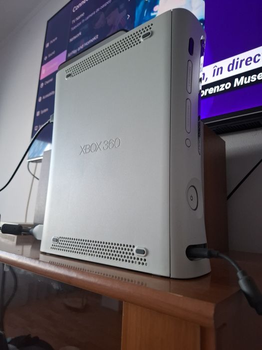 Vând Xbox 360 120 GB HDD