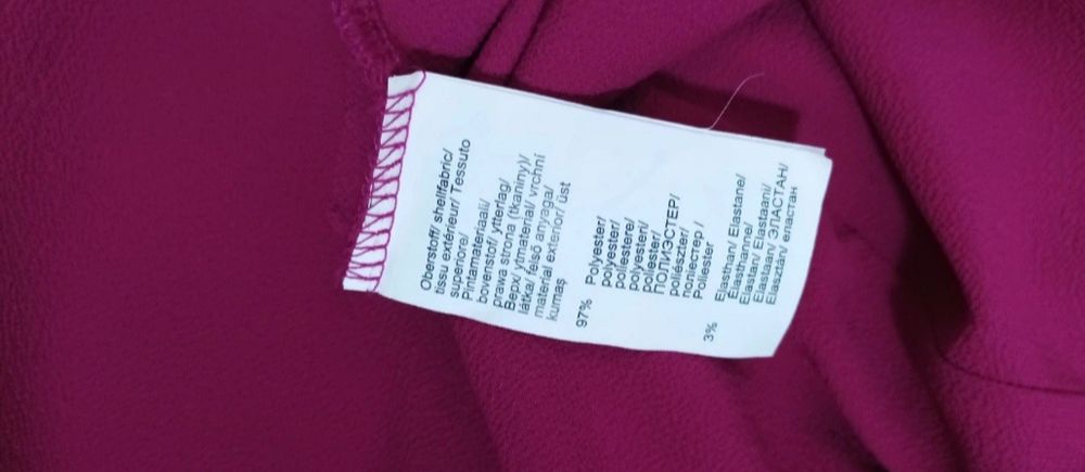 Rochie cu dantelă și volănașe