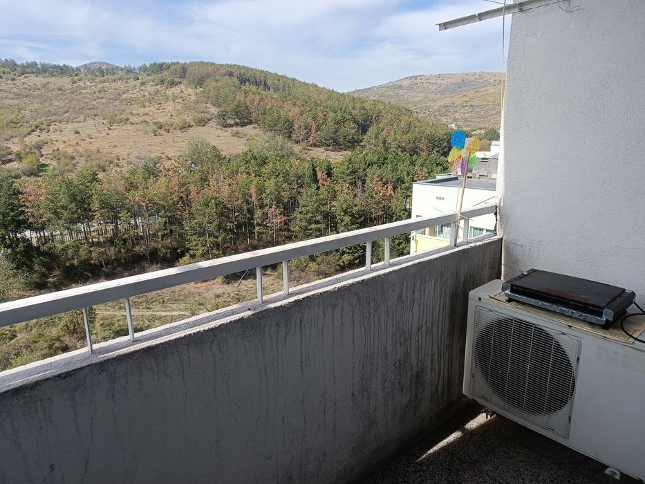 Частно лице отдава под наем 2+кухня