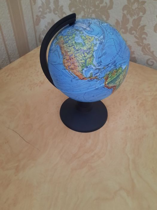 Продам глобус почти новый