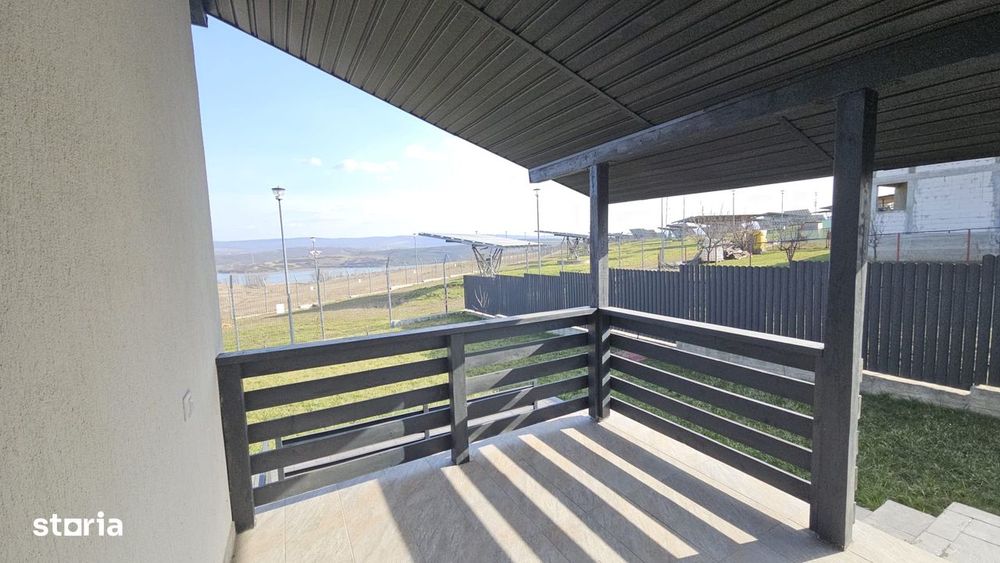 Casă modernă P+M cu vedere spectaculoasă lac Ciurbești